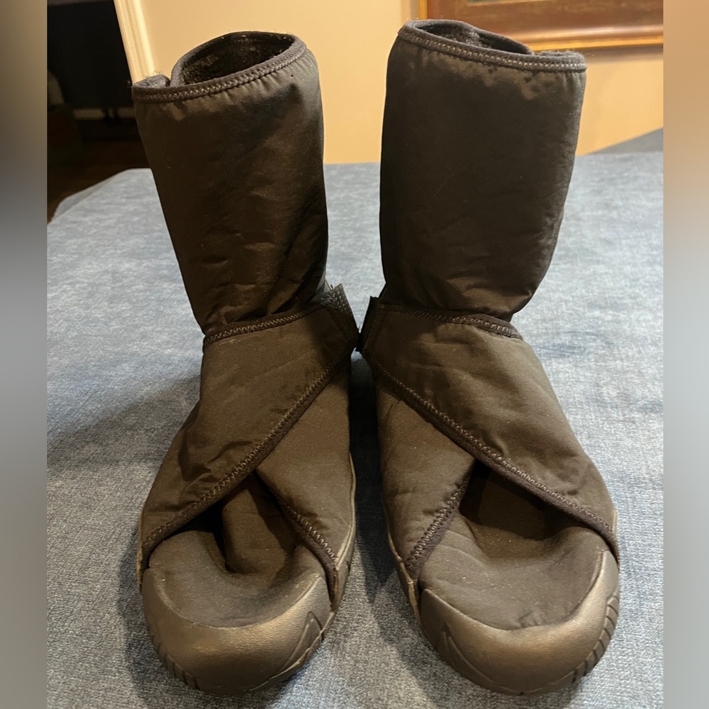 NWOT. Vibram Attic Grip Waterproof Lined Boot